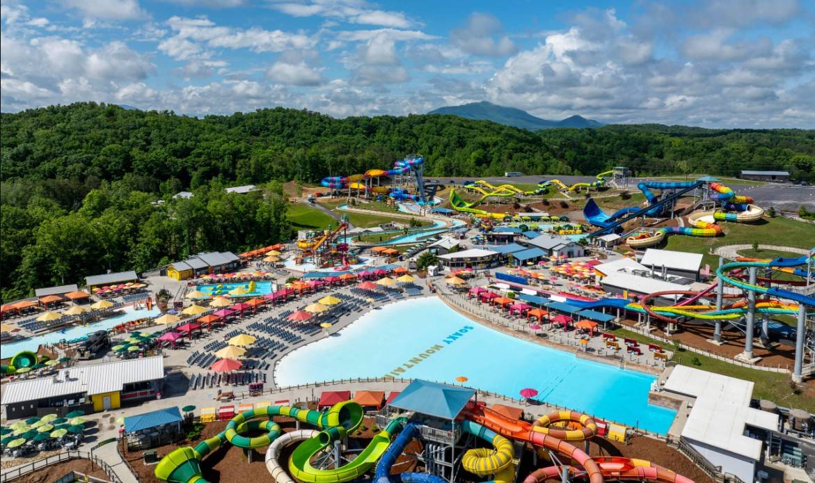 Thrilling water slides and rides at Soaky Mountain Waterpark in Sevierville TN