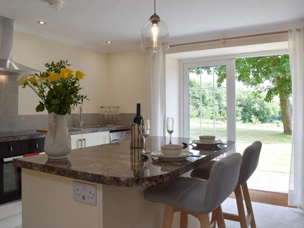 6 Bedrooms Cottage Rental in Haverfordwest, United Kingdom