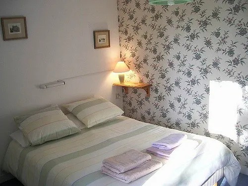 2 Bedrooms Cottage Rental in Saint Nicolas de Pierrepont, France