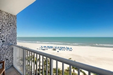 Perfect for Big Group! Pool, Beachfront, FIne Dining, Golf, Bar