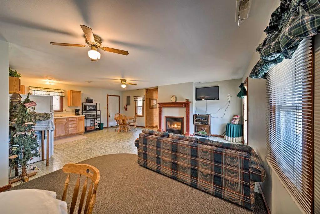 4 Bedrooms Cabin Rental in Iowa, USA