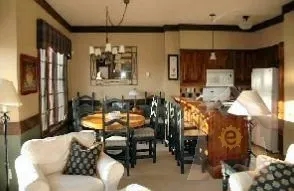 2 Bedrooms Condo Algonquin Spacious