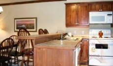 2 Bedrooms Condo Summit Cap