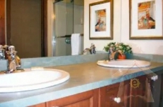 2 Bedrooms Condo Summit Cap