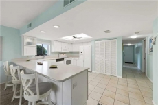 Pelican Watch 208, Sleeps 4, 2 Bedrooms, Beach Front, Pool, Elevator, WiFi