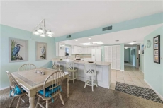 Pelican Watch 208, Sleeps 4, 2 Bedrooms, Beach Front, Pool, Elevator, WiFi