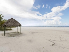 Pelican Watch 208, Sleeps 4, 2 Bedrooms, Beach Front, Pool, Elevator, WiFi