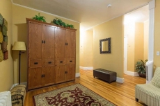 BACK BAY walk to Berklee, Northeastern, Newbury St