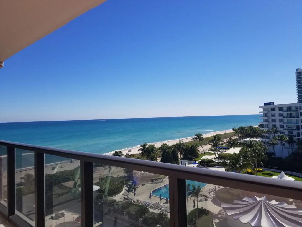 4 Bedrooms Beachfront Resort Rental in Miami Beach, Florida