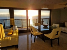 Direct Oceanfront WAVES AND BLUE OCEAN - 1102