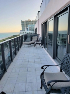 Direct Oceanfront WAVES AND BLUE OCEAN - 1102