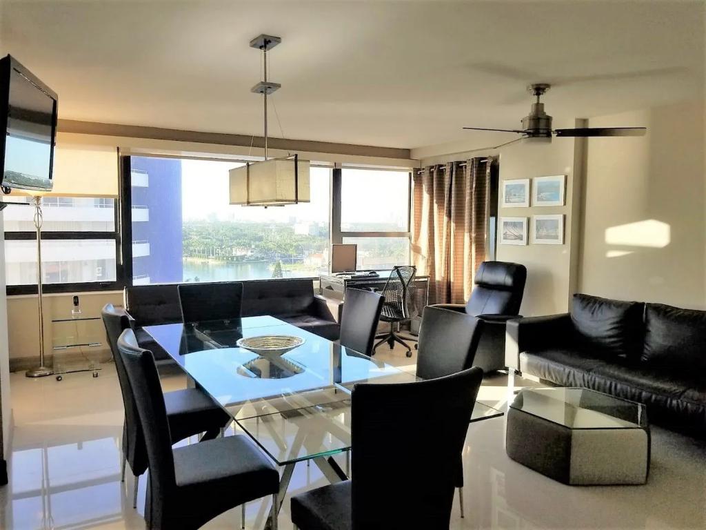 3 Bedrooms Beachfront Condo Rental in Miami Beach, Florida