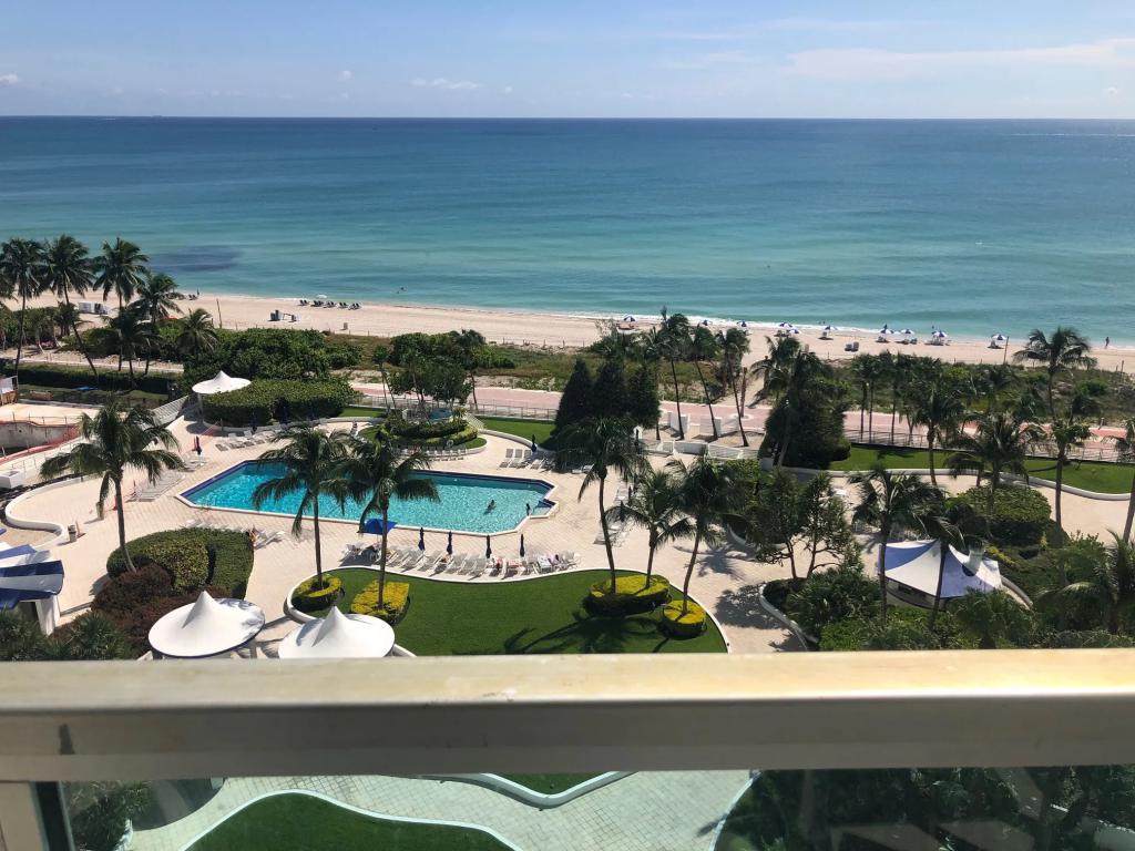 2 Bedrooms Beachfront Condo Rental in Miami Beach, Florida