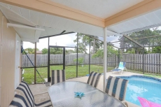 Relax at Private Sandy Beach Aqua Pool House with FREE Bikes & Kayaks for Two!