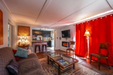 Unique 1 bedroom sleeps 2-5 wood sauna swimming