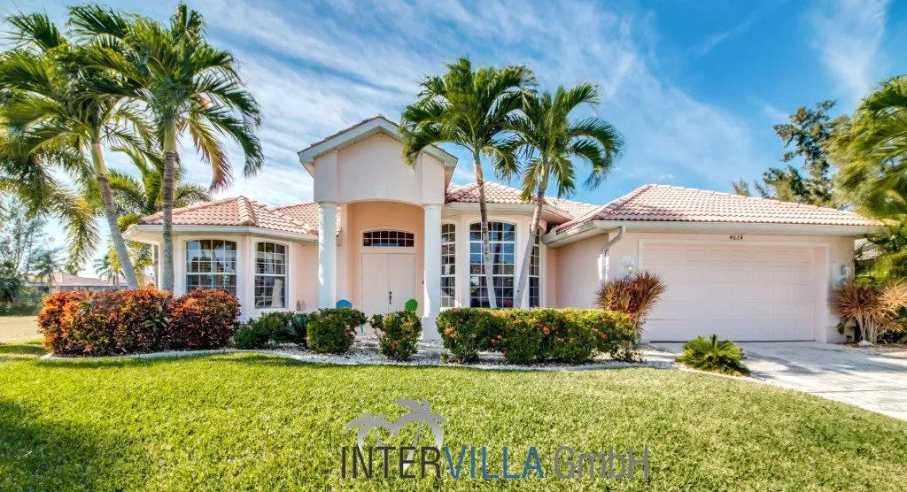 3 Bedrooms Villa Rental in Cape Coral, Florida