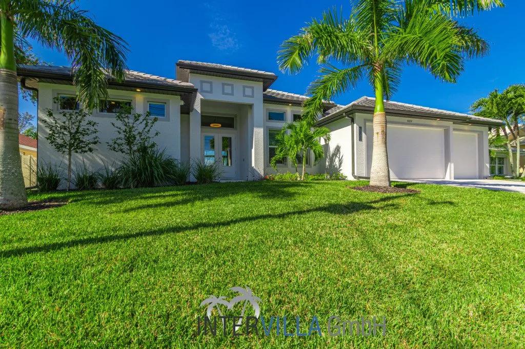 3 Bedrooms Villa Rental in Cape Coral, Florida