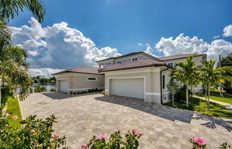 6 Bedrooms Villa Rental in Cape Coral, Florida