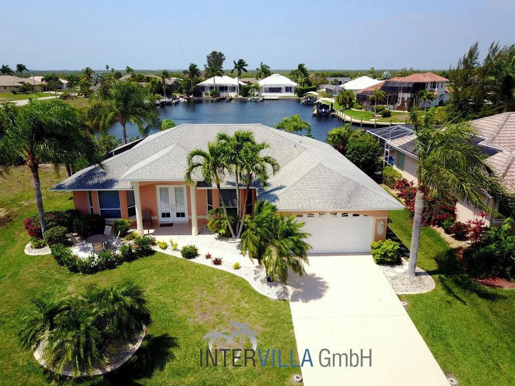 3 Bedrooms Villa Rental in Cape Coral, Florida