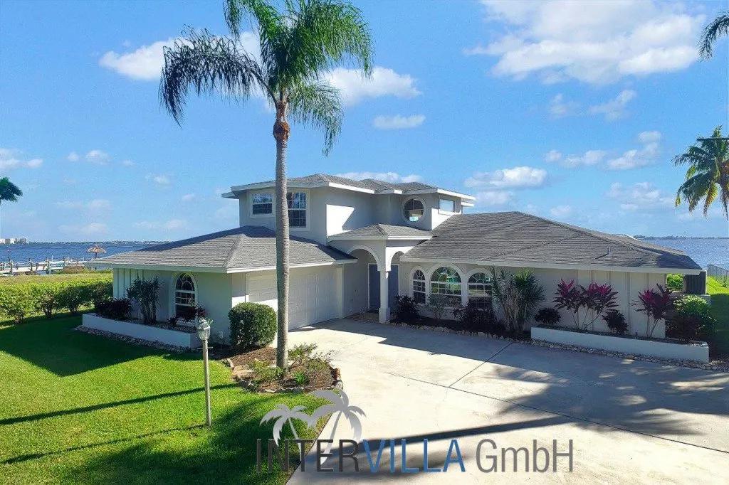 5 Bedrooms Villa Rental in Cape Coral, Florida