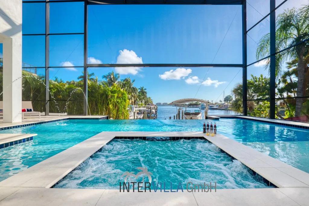 3 Bedrooms Villa Rental in Cape Coral, Florida