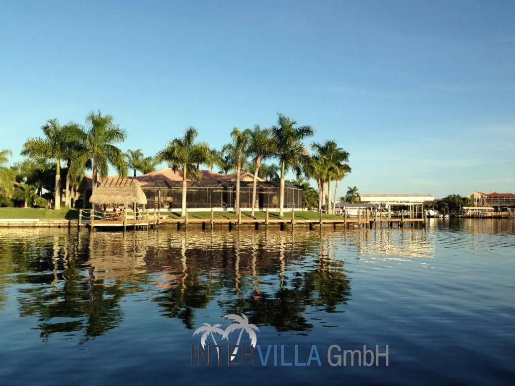 2 Bedrooms Villa Rental in Cape Coral, Florida