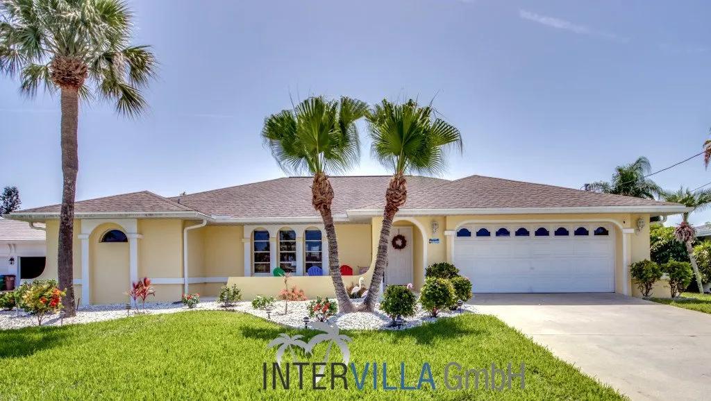 3 Bedrooms Villa Rental in Cape Coral, Florida