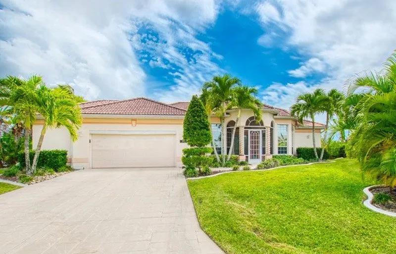 3 Bedrooms Villa Rental in Cape Coral, Florida
