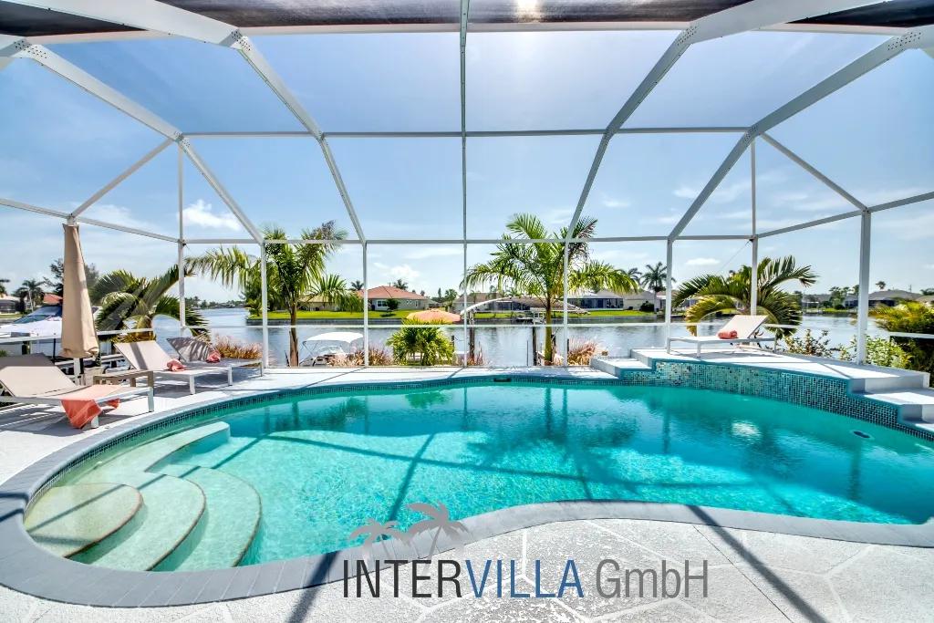 4 Bedrooms Villa Rental in Cape Coral, Florida