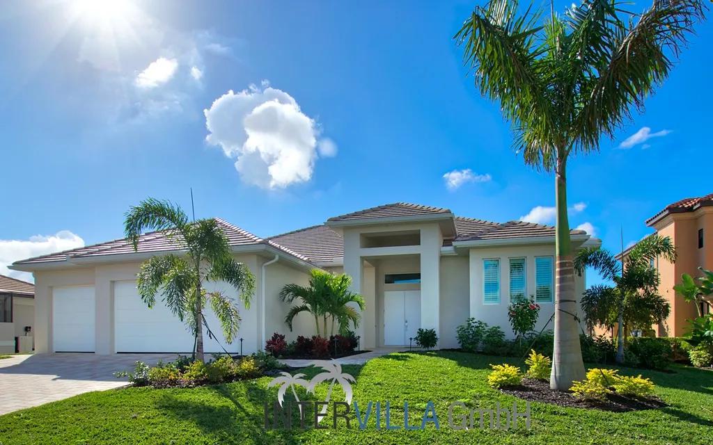 4 Bedrooms Villa Rental in Cape Coral, Florida