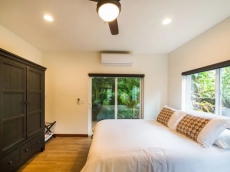 Luxurious, Modern, Spacious Studio at the Beach!