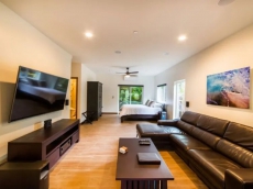 Luxurious, Modern, Spacious Studio at the Beach!