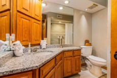 Tall Pines Sanctuary - Home in a 40 Acre Forest Game Table HotTub Bunk Room very private