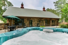 The Hiding Place - All-One-Level Carriage House - Pool Table, Hot Tub