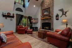 Woodsong Cottage - Charming 2BR Secluded Cottage Near Branson on 40 Acres Hot Tub Foosball Table