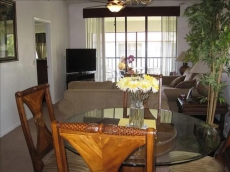 Shorewalk Condo, Newly Redecorated with Lake View