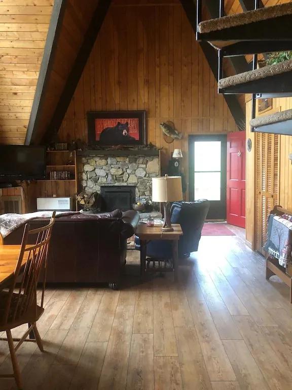2 Bedrooms Cabin Rental in North Carolina, United States of America