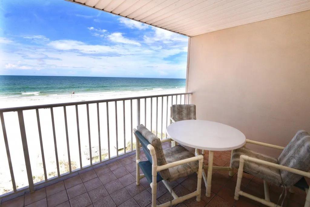 2 Bedrooms Beachfront Condo Rental in Indian Shores, Florida