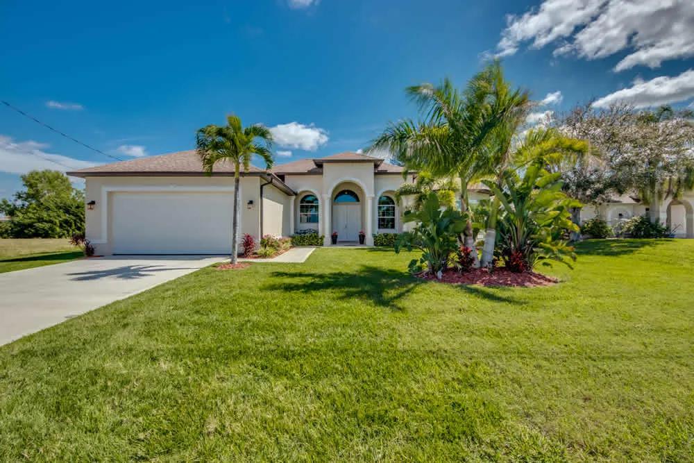 3 Bedrooms Villa Rental in Cape Coral, Florida