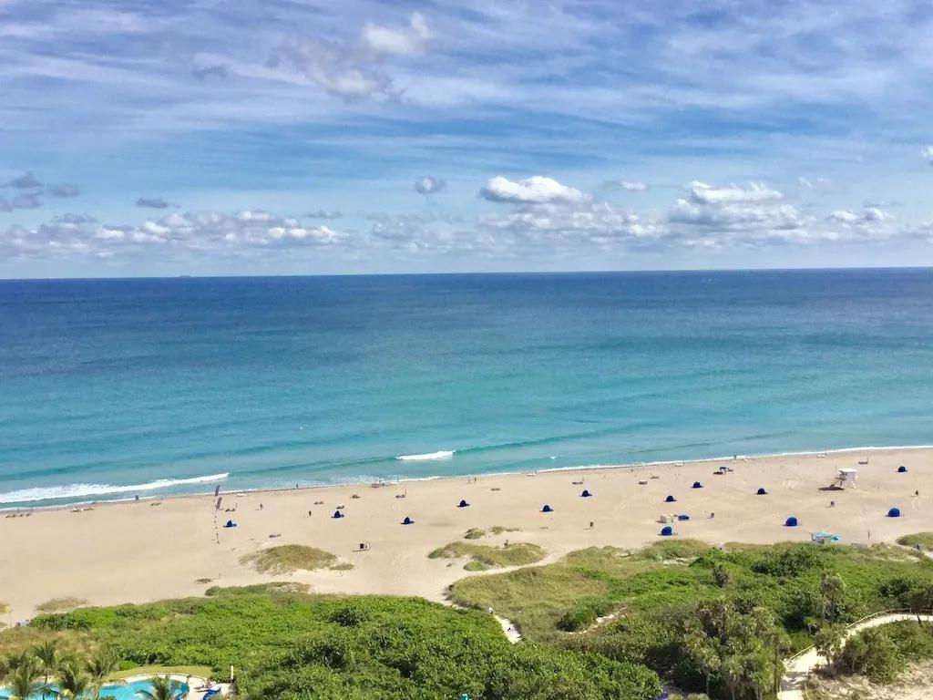2 Bedrooms Beachfront Condo Rental in Riviera beach, Florida