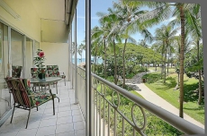 Waikiki Shore 1 bedroom with large lanai at Waikiki Beach with free parking 