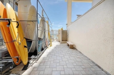 Waikiki Shore 1 bedroom with large lanai at Waikiki Beach with free parking 