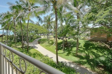 Waikiki Shore 1 bedroom with large lanai at Waikiki Beach with free parking 