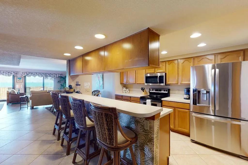 3 Bedrooms Beachfront Condo Rental in Sandcastles, Florida