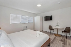 #102 BEAUTIFUL & NEWLY RENOVATED BEACH WALK STUDIO