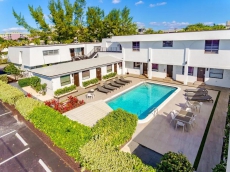 #105 BEAUTIFUL & NEWLY RENOVATED BEACH WALK STUDIO