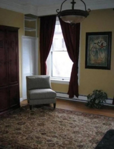 Back Bay studio on Marlborough St (91 night min)