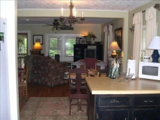 Farm Animals! Quaint Mountain Cabin! 74 Acres of Private Hiking!