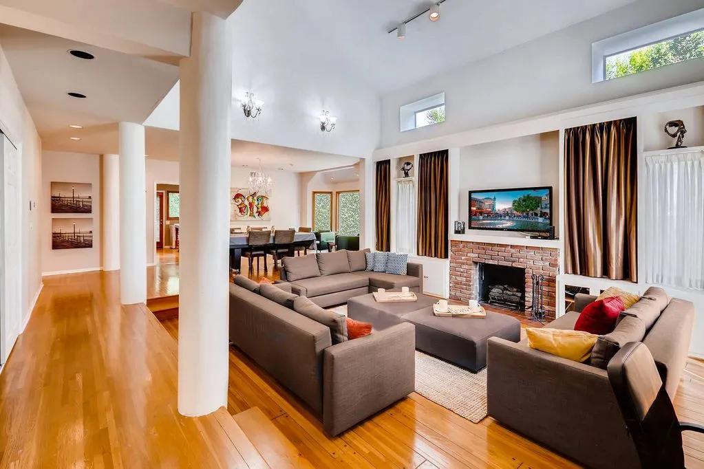 5 Bedrooms House Rental in Los Angeles, California