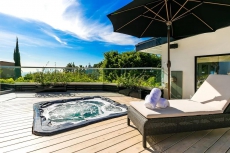 Ski Hill 32 - Ideal Condo - Walk to Gondola and Main St. - Sleeps 8